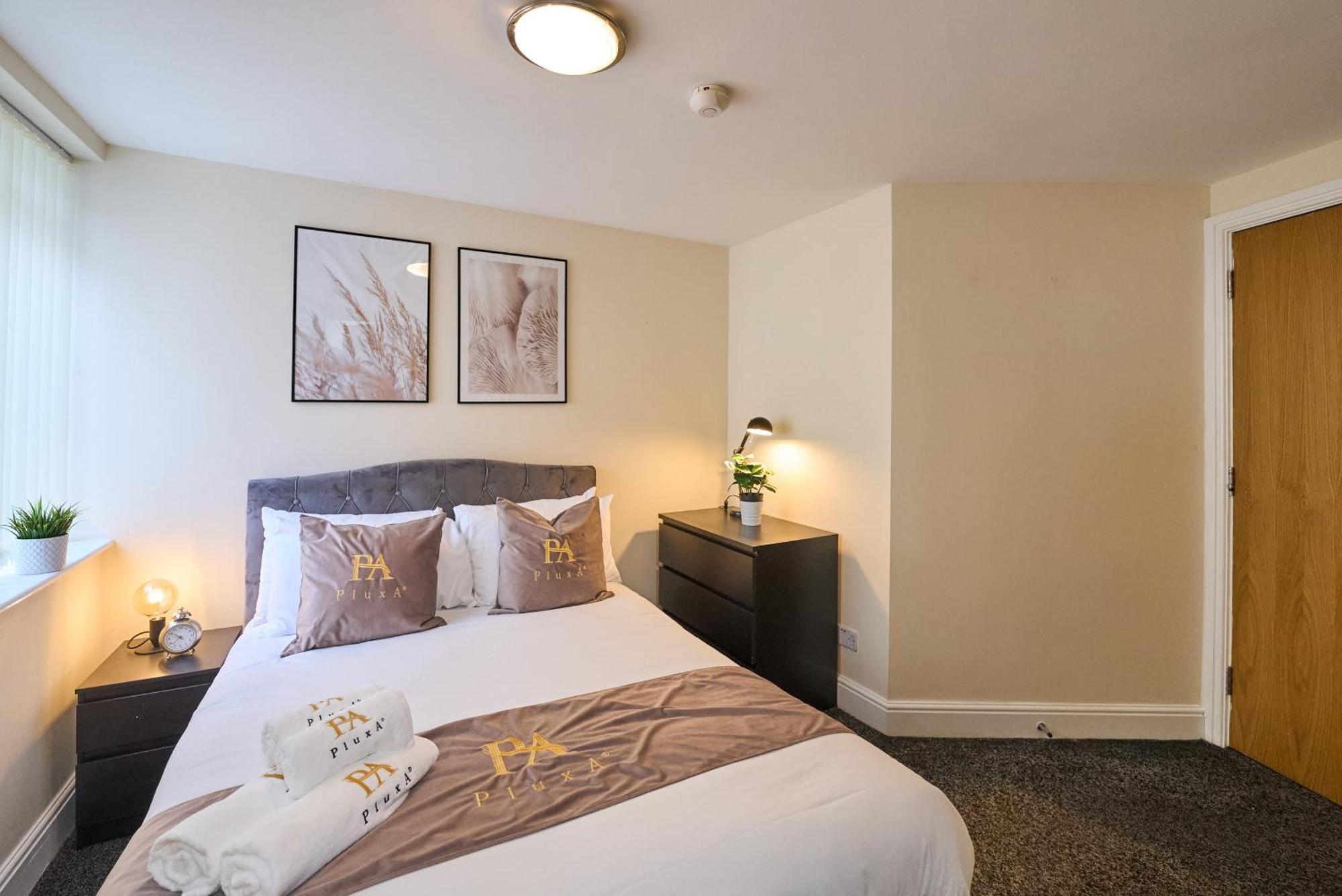 Pluxa Truffle Velvet Apartment